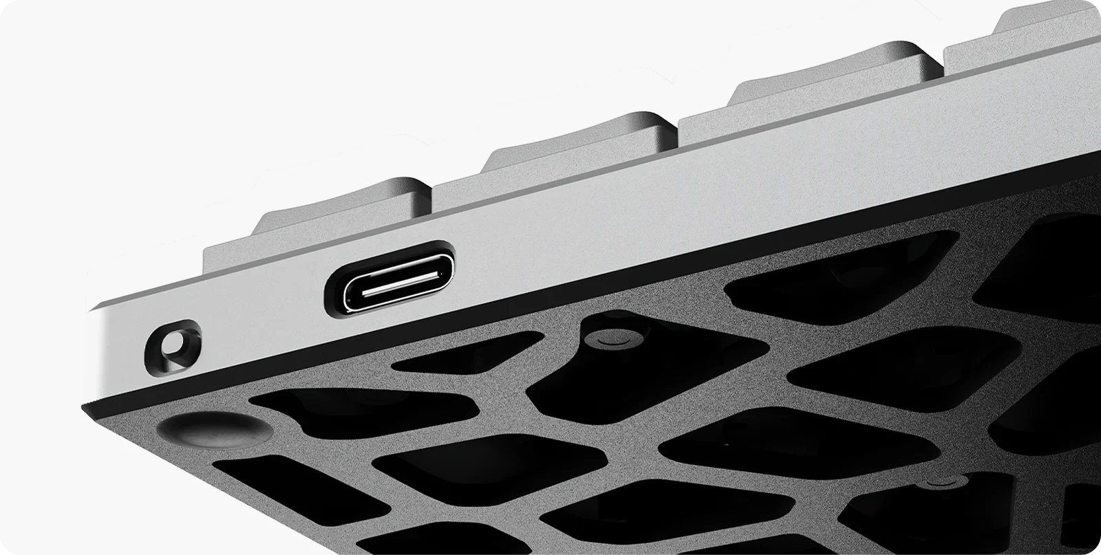 ElytraのCNCアルミニウムケースとUSB-Cポートのディテール